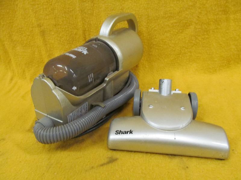 lot 153 image: Vacuum