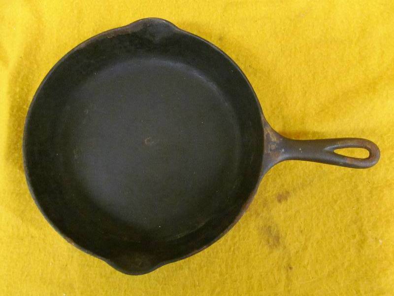 lot 160 image: Cast Iron Pan