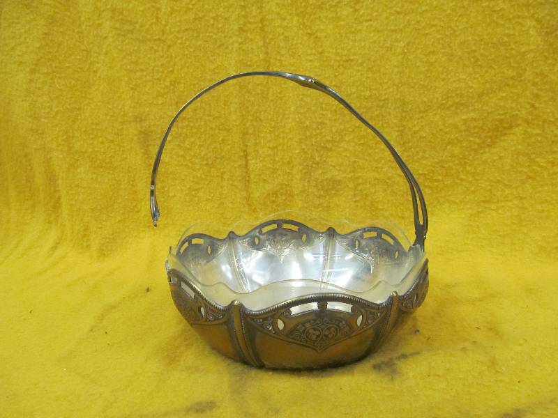 lot 166 image: Bowl