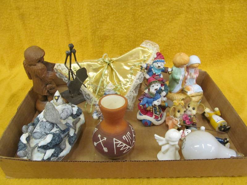 lot 189 image: Figurines