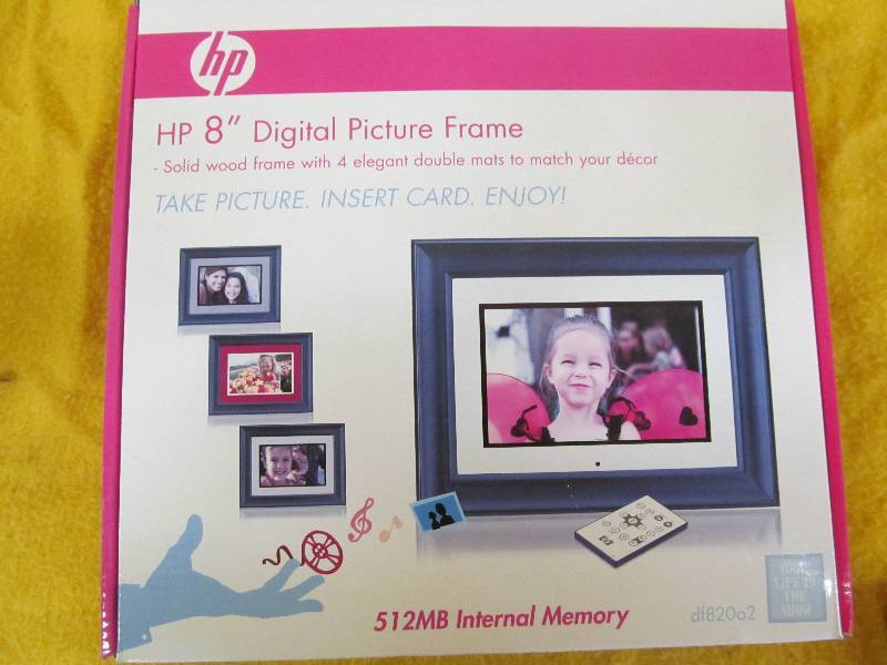 lot 210 image: Picture Frame