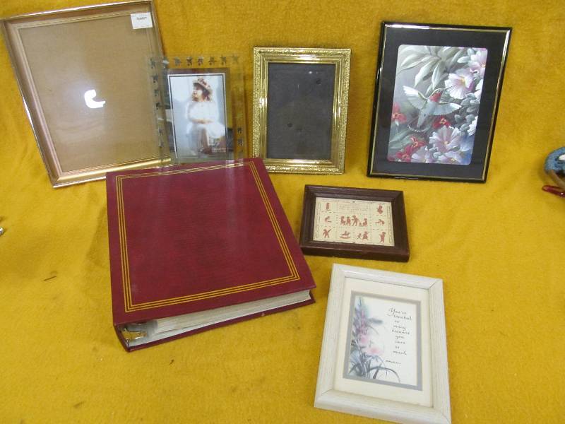 lot 213 image: Picture Frames
