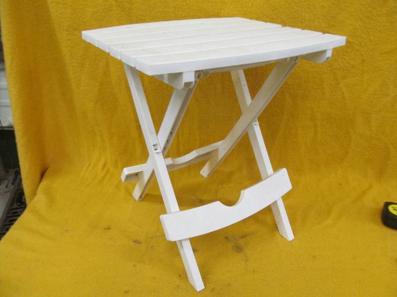 lot 229 image: Table