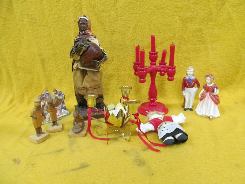 lot 235 image: Figurines