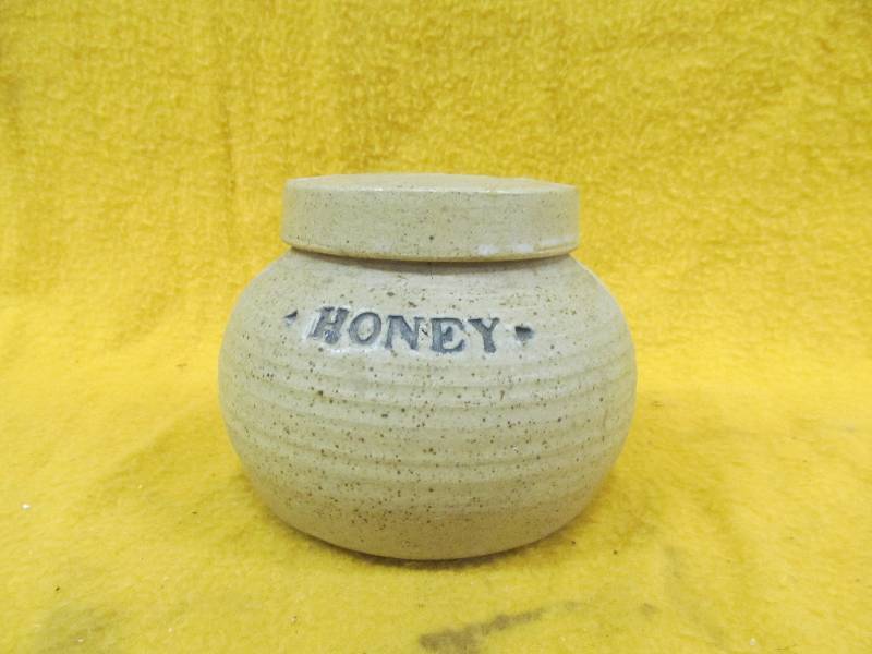 lot 237 image: Honey Pot