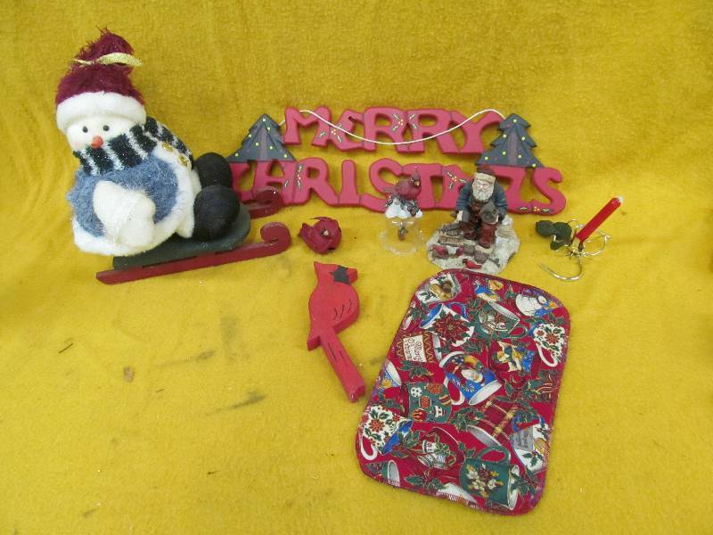 lot 238 image: Christmas Dcor