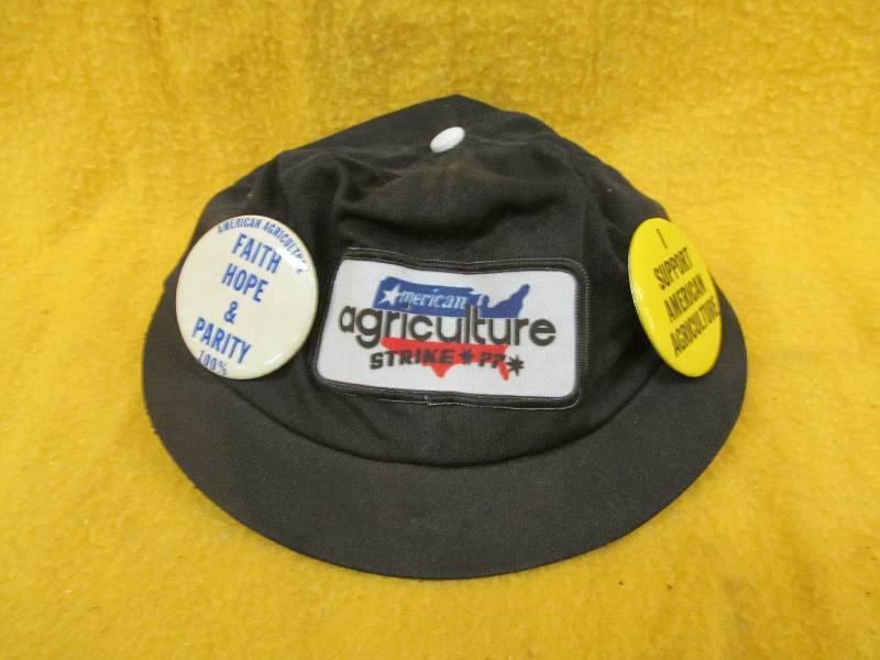 lot 242 image: Cap