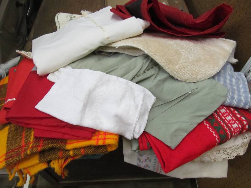 lot 255 image: Table Cloths