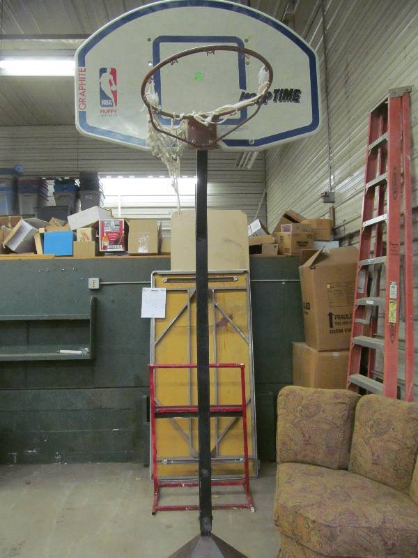 lot 262 image: Basketball Hoop