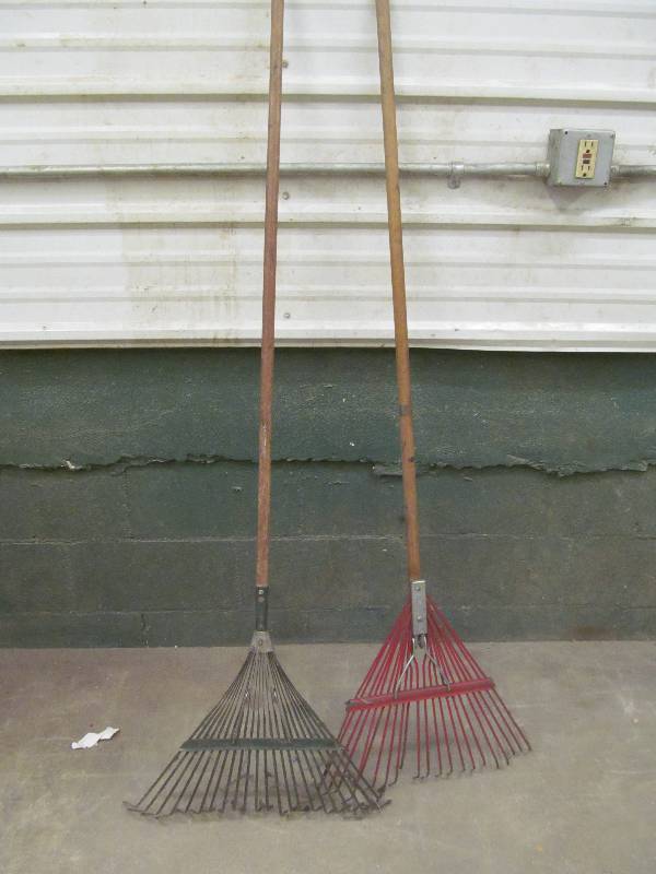 lot 264 image: Rakes