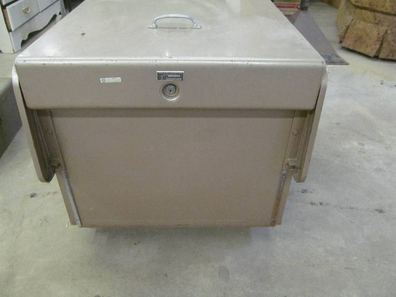 lot 266 image: File Cabinet