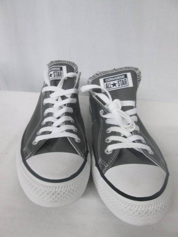 lot 44 image: Converse Unisex Chuck Taylor All Star Low Cut Sneakers