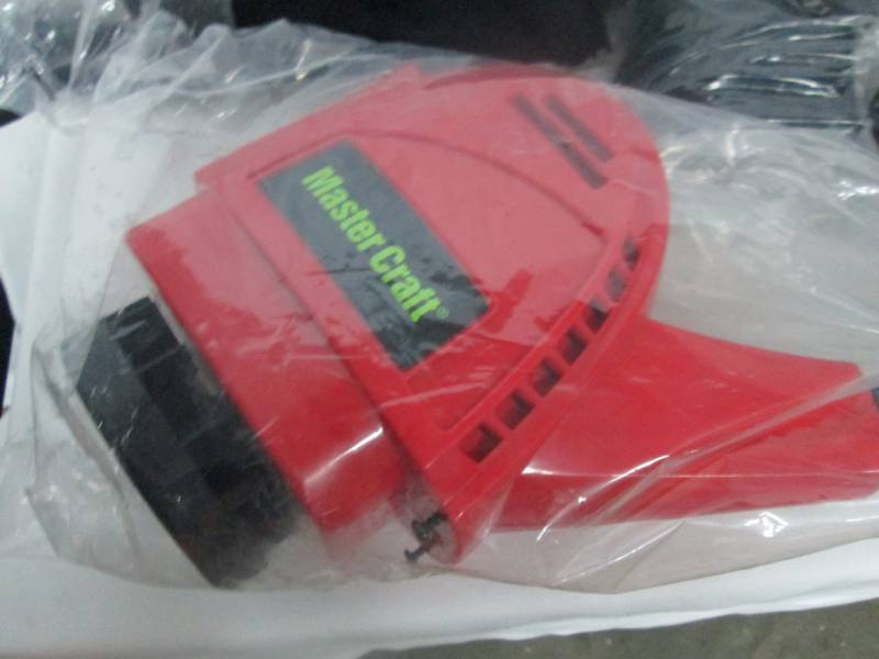 lot 53 image: Master Craft Convertible Electric Trimmer & Edger