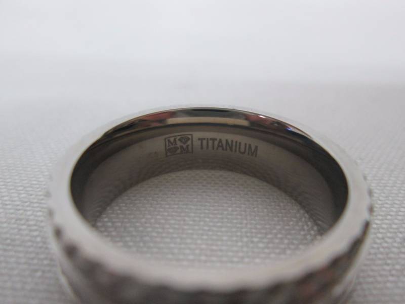 lot 68 image: 8MM Mens Tungsten Carbide Ring