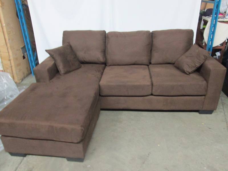 lot 4 image: Hayden Sectional Sofa with Reversible Chaise