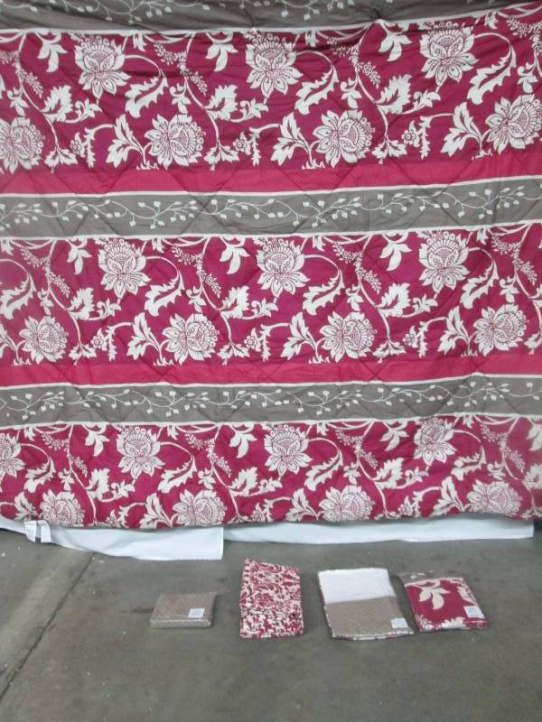 lot 28 image: Alcove Devereau Bedroom Set - King