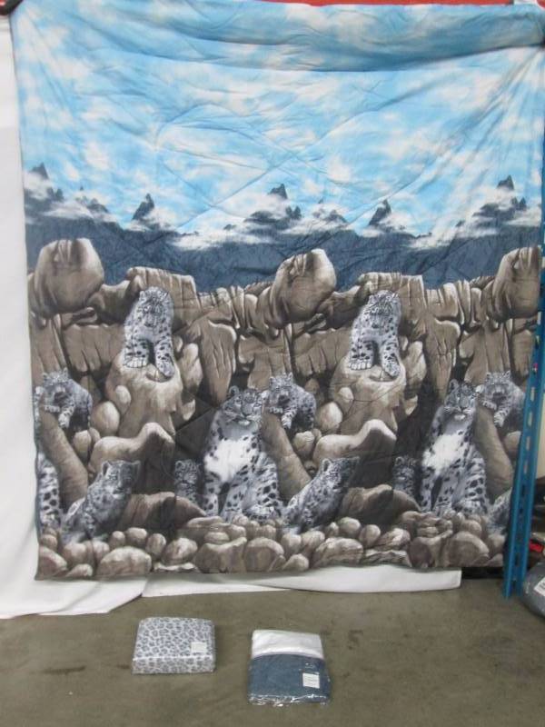 lot 36 image: Snow Leopard Bed Set and Accessories - Full