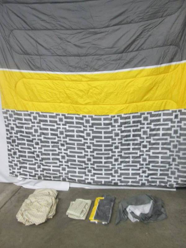 lot 33 image: Alcove Sophie Comforter Set - Queen