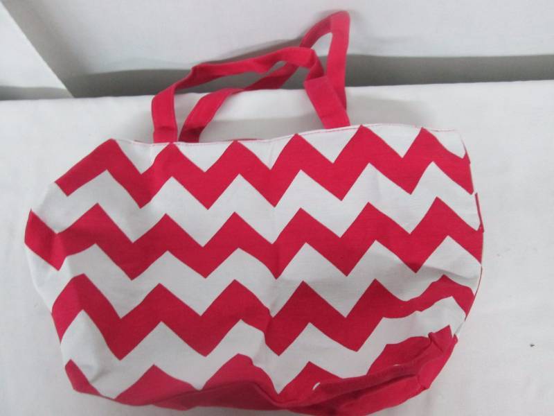 lot 73 image: Pink and White Tote