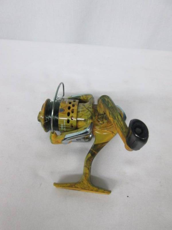 lot 23 image: Camo Fishing Reel