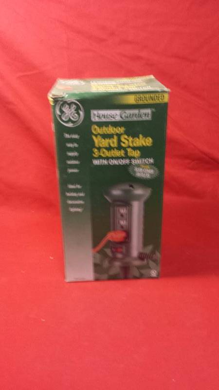 Outdoor Yard Stake 3-Outlet Tap