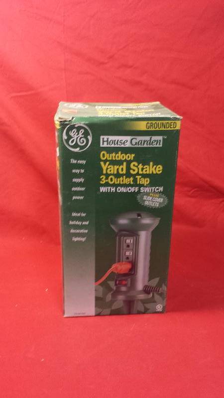 Outdoor Yard Stake 3-Outlet Tap