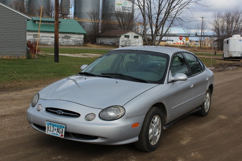 1999 Ford Taurus SE