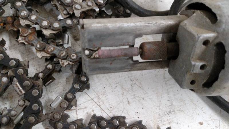 Craftsman 12 Volt Chain Saw Sharpen...