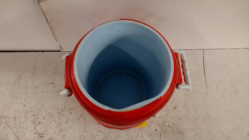 Rubbermaid Cooler...