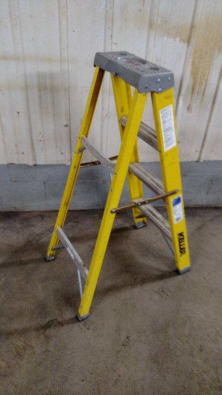 Keller 4 Fiberglass Step Ladder...