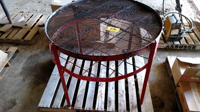 lot 470 image: Charcoal Grill, 45 Dia, Missing Pa...