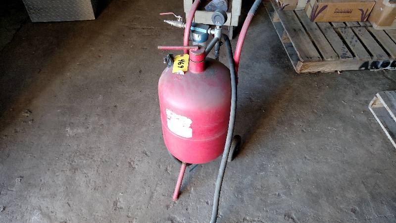 lot 469 image: Sand Blaster Pot, Works...