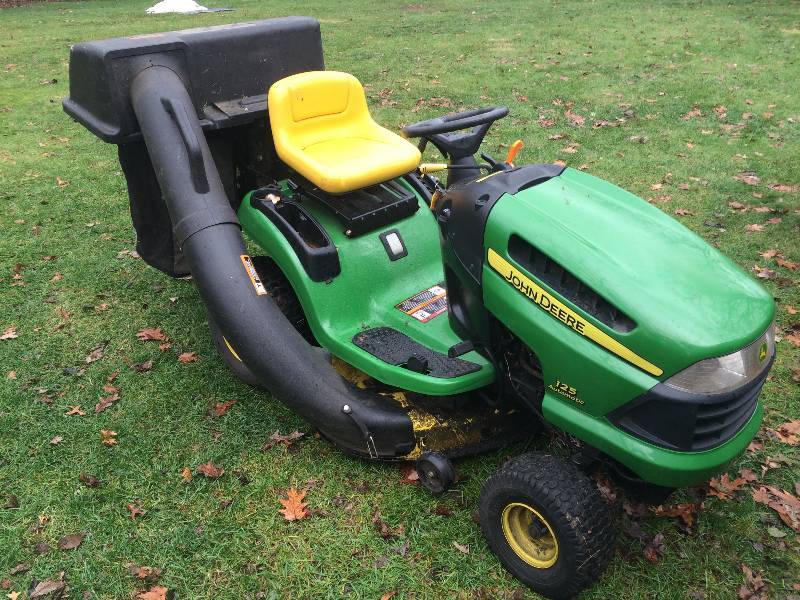 2006 John Deere L125 Riding Lawn Mower