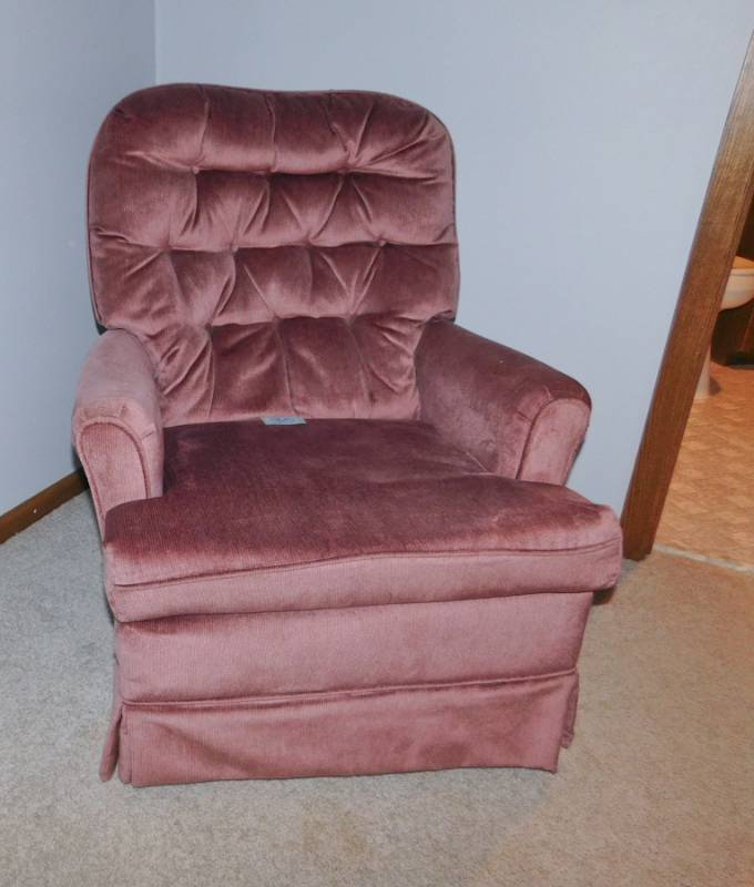 lot 30 image: Fabric recliner