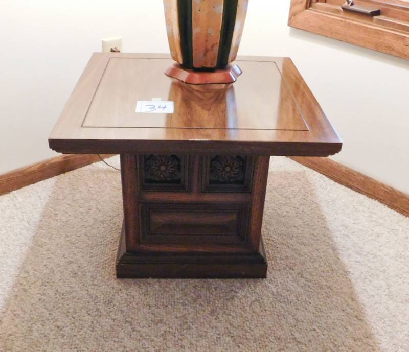 lot 34 image: vintage end table Formica top