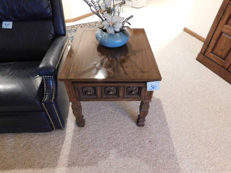lot 36 image: another vintage Formica end table