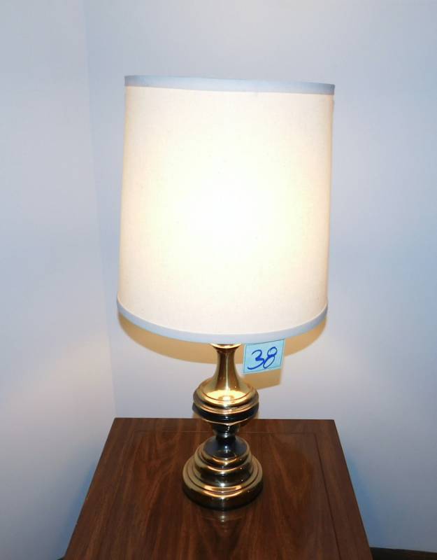 lot 38 image: high end vintage brass lamp with nice shade