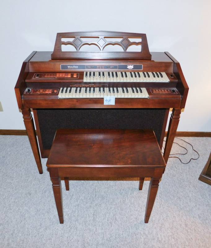 lot 48 image: WurliTzer organ great condition with bench