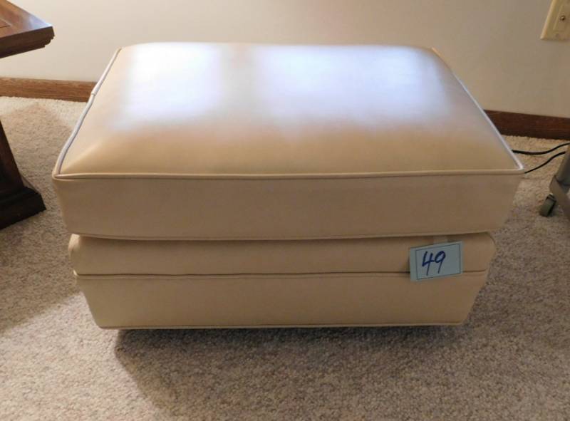 lot 49 image: vintage white leathervinyl ottoman in good condition