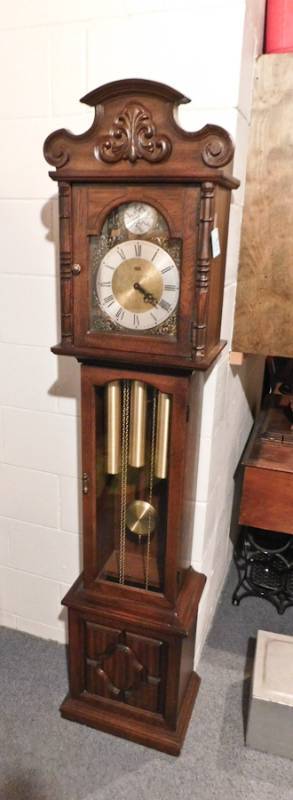 lot 185 image: Vintage Ridgeway Grandmother clock