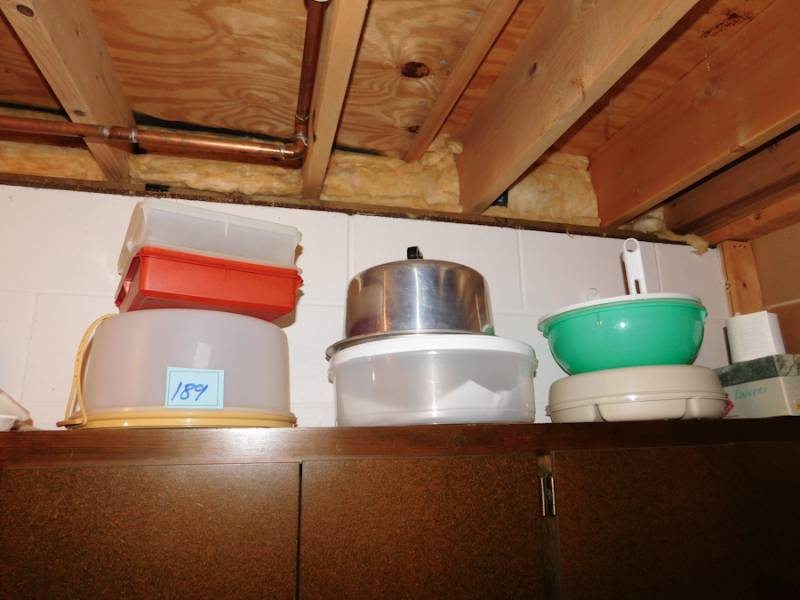 lot 189 image: shelf lot of Tupperware products please see photos