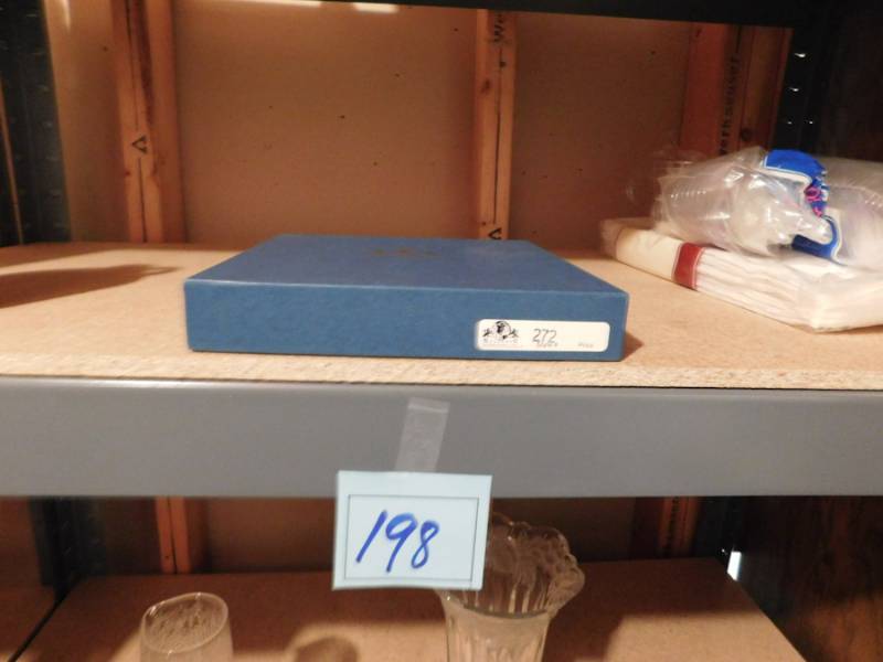 lot 198 image: Melannco International LTD. Mirrored Front Photo album box velvet cover