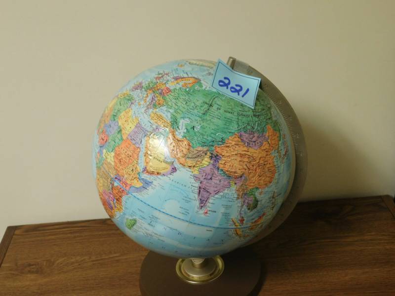lot 221 image: vintage globe great condition