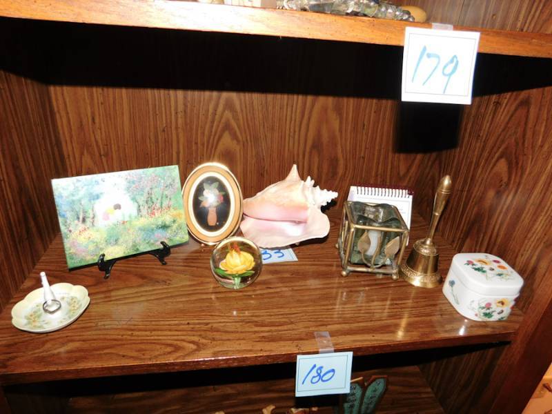 lot 180 image: lot of collectible decorative items please see photos