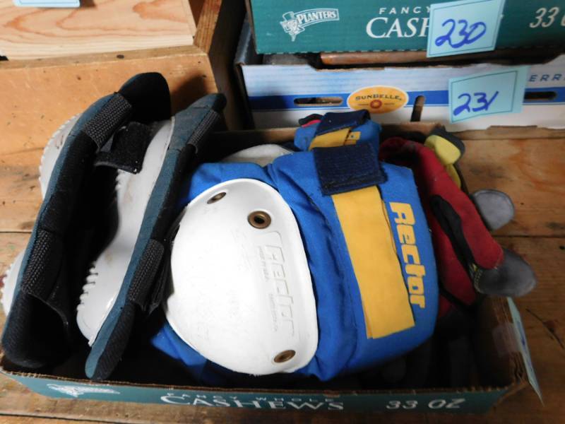 lot 236 image: knee pads and gloves