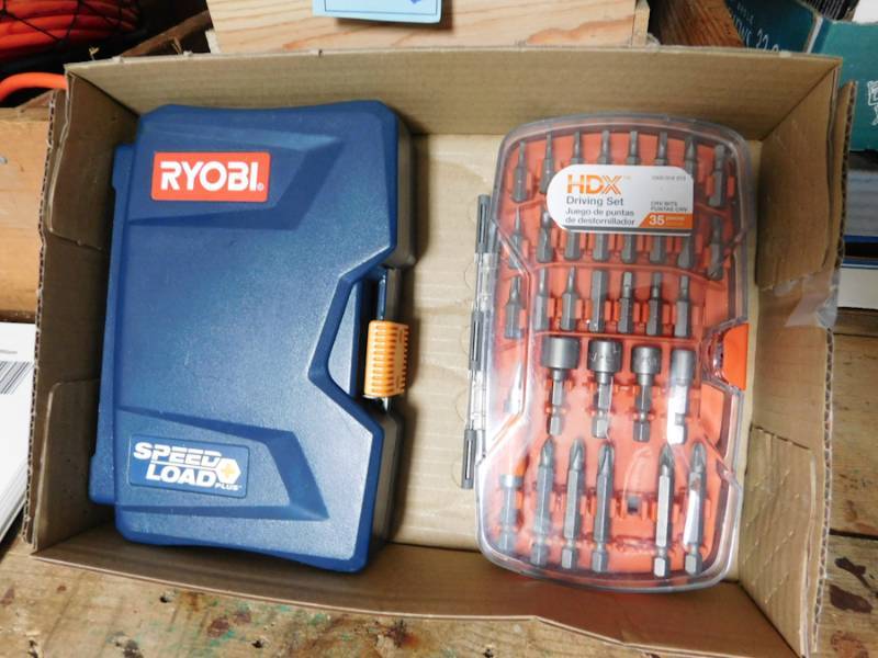 lot 237 image: Ryobi speed load and HDX driving set