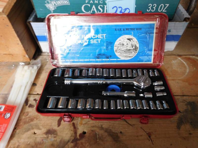 lot 240 image: vintage socket set