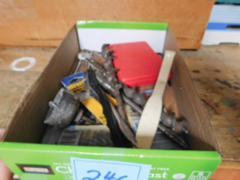 lot 246 image: large lot of drill bits, allen wrenches and driver bits
