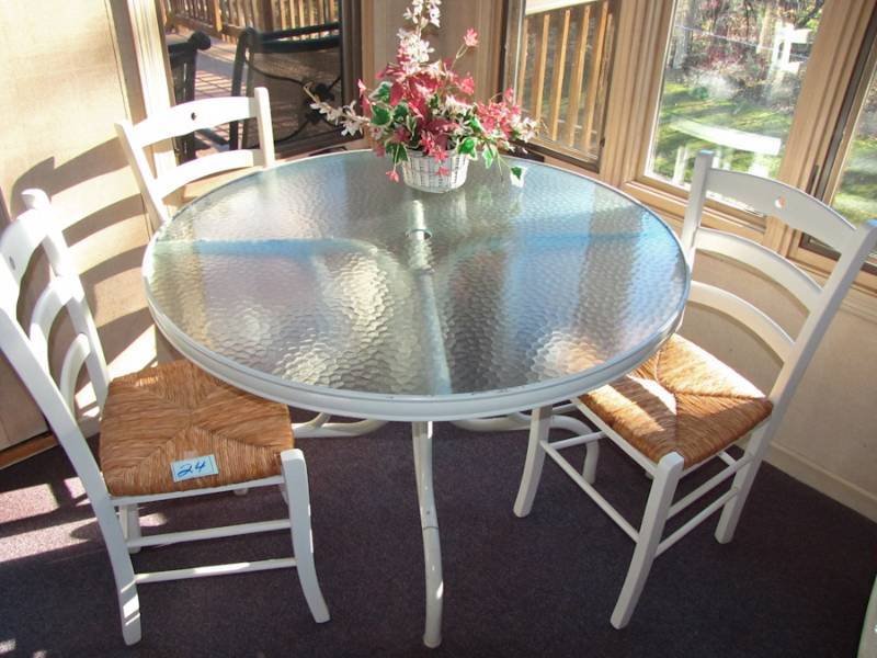 lot 24 image: Patio table & chairs