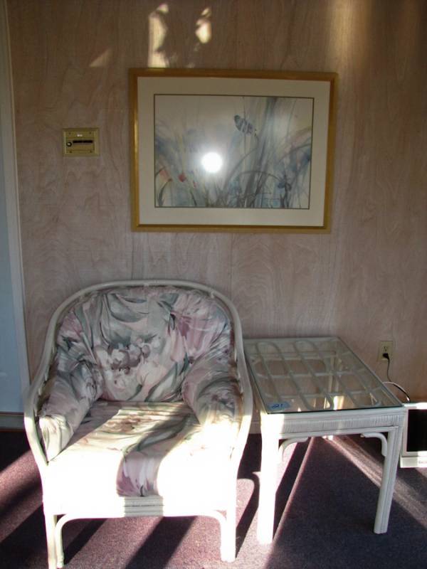 lot 21 image: Wicker chair & side table & framed picture